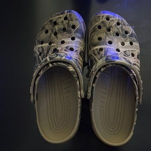 Unisex camo crocs